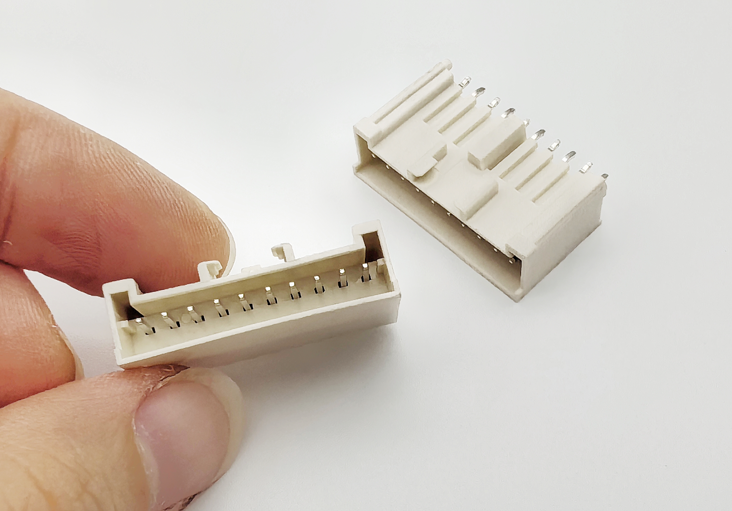 防水帽连接器：设备在严苛环境中的“无声守护者”